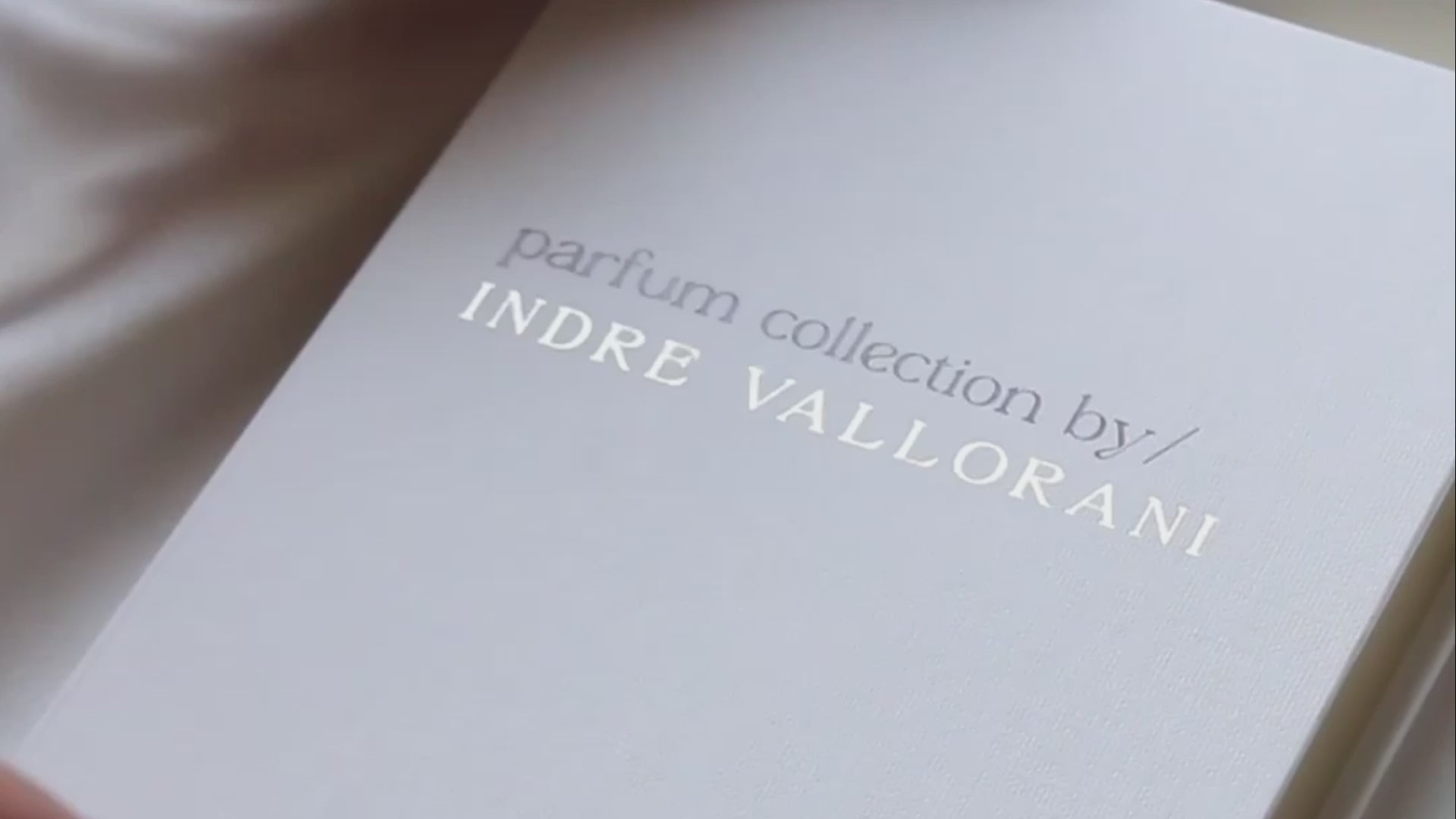 Carica il video: PARFUM LAB CREATOR BY INDRE